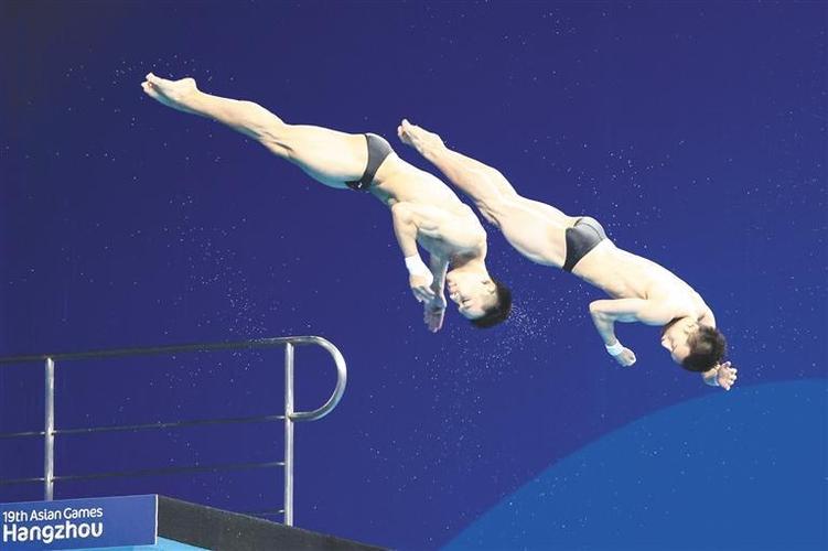 男子10米跳台跳水决赛直播