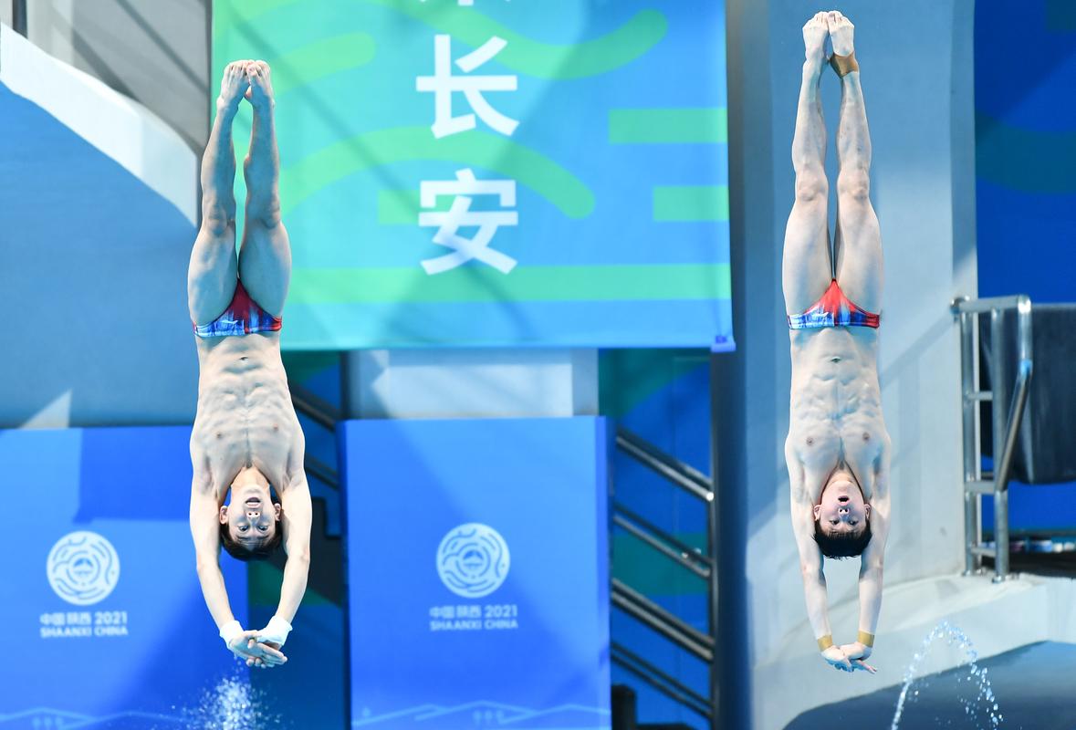 直播:跳水男双10米台决赛
