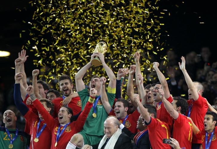 获得南非世界杯冠军的西班牙队