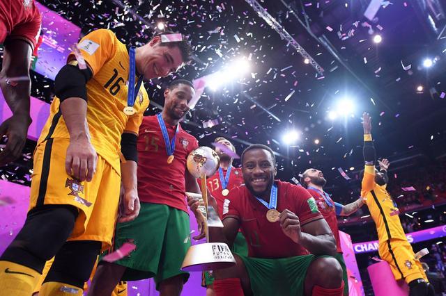 葡萄牙夺冠后回国